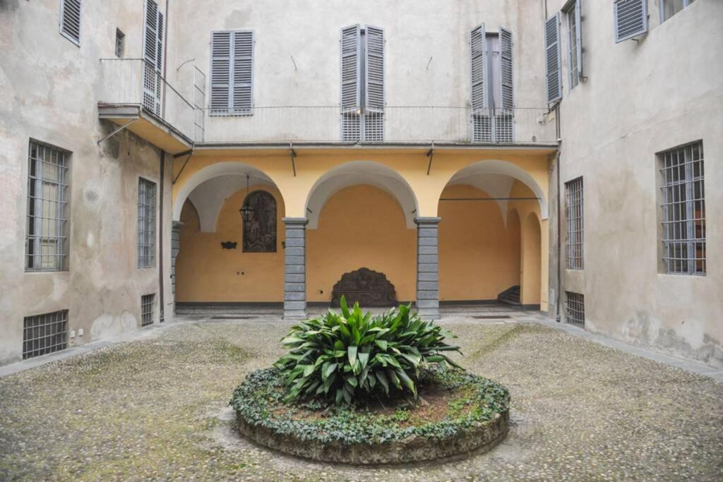 Cozy Apartment In Palazzo Malaspina Piacenza Eksteriør billede